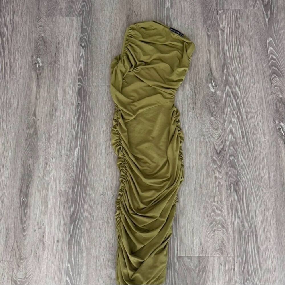 PrettyLittleThing Ruched One Shoulder Midi Dress - Picture 3 of 4